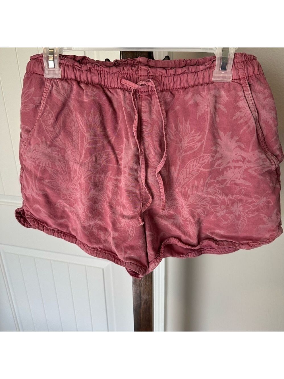 American Eagle Outfitters Pink High Waist Shorts light pink tropical design SZ L